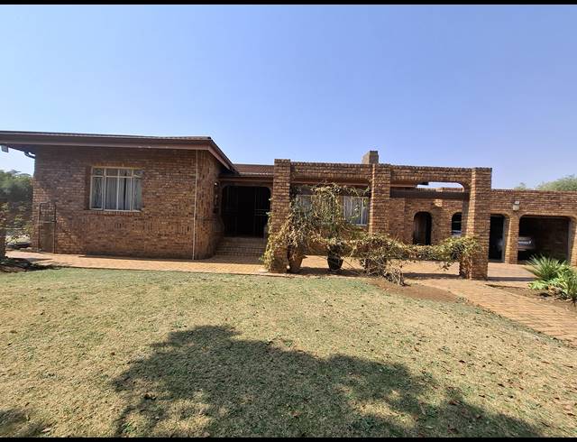 4 BEDROOM HOUSE FOR SALE IN DERSLEY